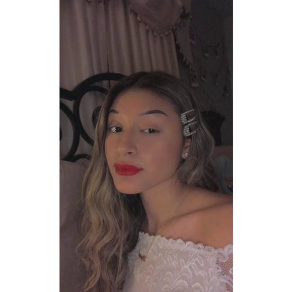 Profile Picture of Crystal Cortez (@crystalcortez25) on Poshmark