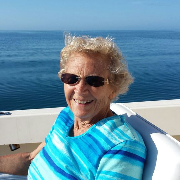 Profile Picture of Edith Rowand (@edithrowand) on Poshmark