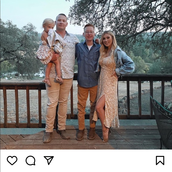 Profile Picture of Chrissy Reeves (@chrissy_reeves) on Poshmark