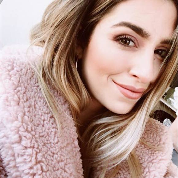 Profile Picture of Alexa Hyman (@alexa_hyman) on Poshmark