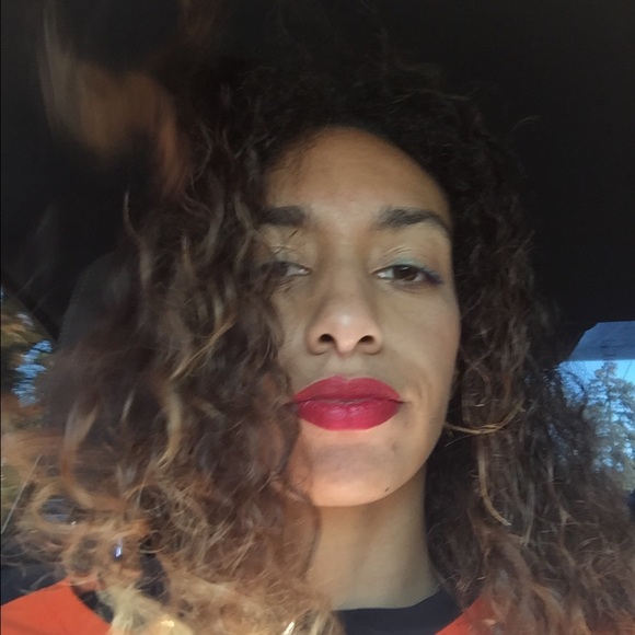 Profile Picture of Tanya Sampson (@brown1978) on Poshmark