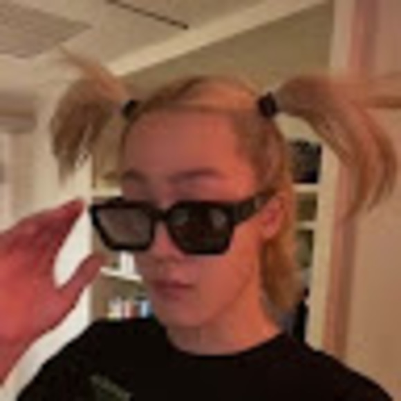 Profile Picture of Ana Toller (@anaaaaa1133) on Poshmark