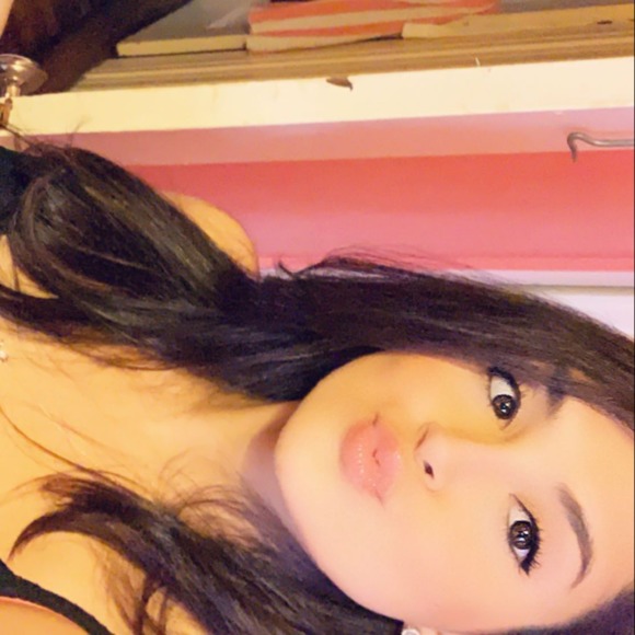 Profile Picture of Fillary Tsybushkina (@fillarytx3) on Poshmark