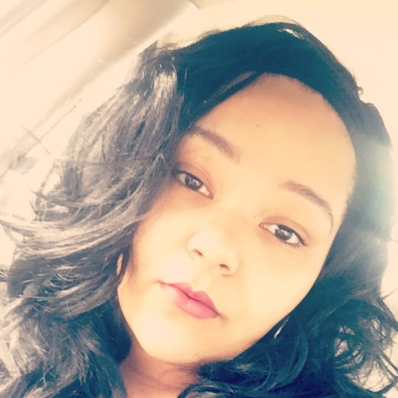 Profile Picture of Brianna Conway (@brianna9116) on Poshmark