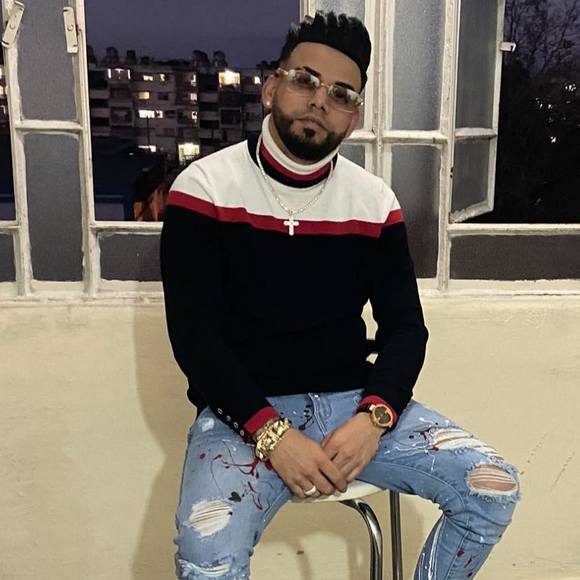 Milan Milan - Poshmark Profile Picture of Milan Milan (@elanimal305) on Poshmark