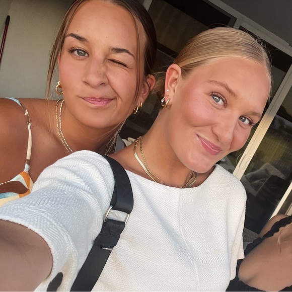 Profile Picture of Chloe Mohatt (@chloemohatt8) on Poshmark