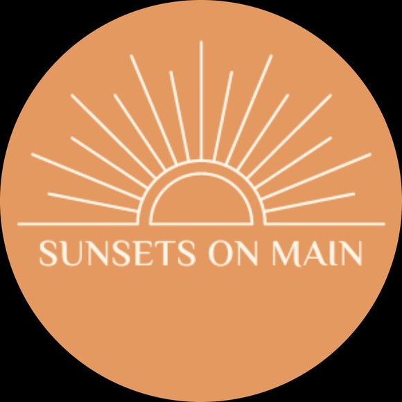 Profile Picture of Cindy Rudd (@sunsetsonmain) on Poshmark