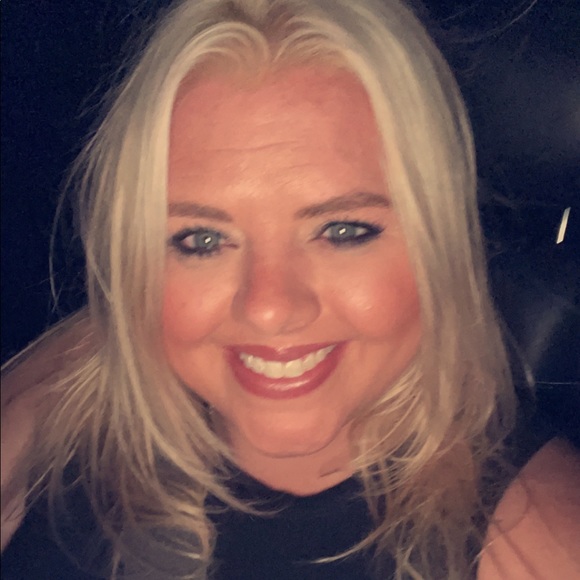 Profile Picture of Tina Andersen (@tja1981) on Poshmark