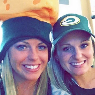 Profile Picture of Angela Mlachnik (@angcorinne) on Twitter