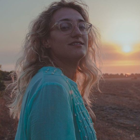 Profile Picture of Dani Levy (@roserogue_) on Poshmark