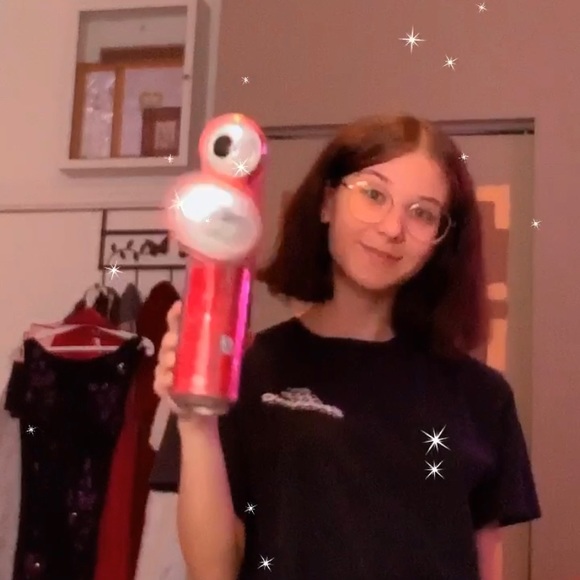 Profile Picture of Janica Simard (@sixmorts) on Poshmark