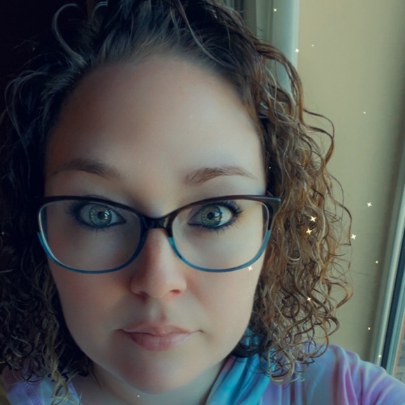 Profile Picture of Alyson Hogan (@jadeasnow) on Poshmark