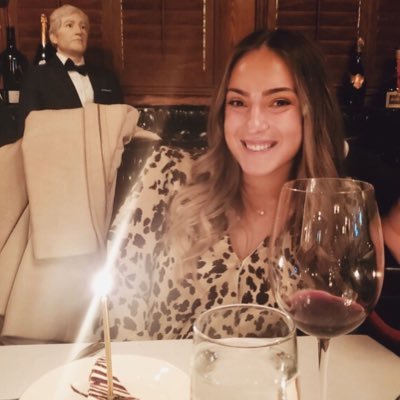 Profile Picture of IZ (@isabellewatts) on Twitter