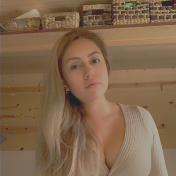 Profile Picture of Iris Moreno (@irismoreno630) on Poshmark