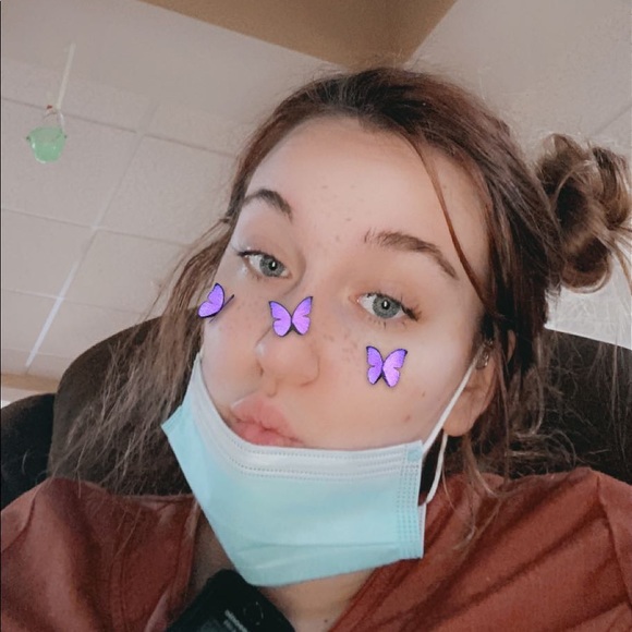 Profile Picture of Kendra Harthun (@kendraharthun) on Poshmark