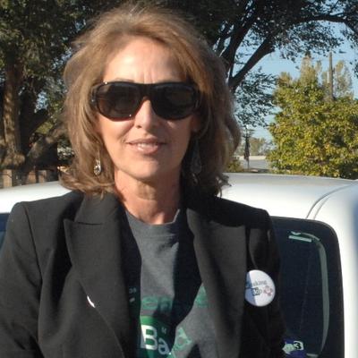 Profile Picture of Rose (@RoseWeaver12) on Twitter