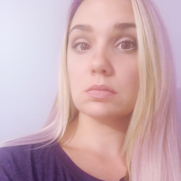 Profile Picture of Michelle Stone (@mnstone1485) on Poshmark