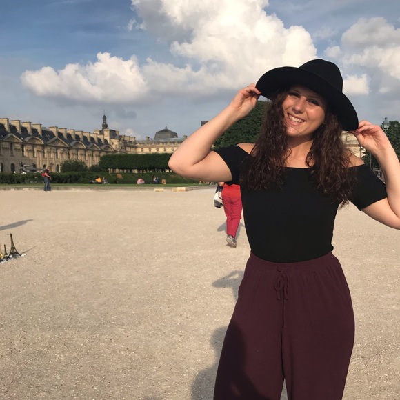 Profile Picture of Abby Lauderbaugh (@a_lauderbaugh) on Poshmark