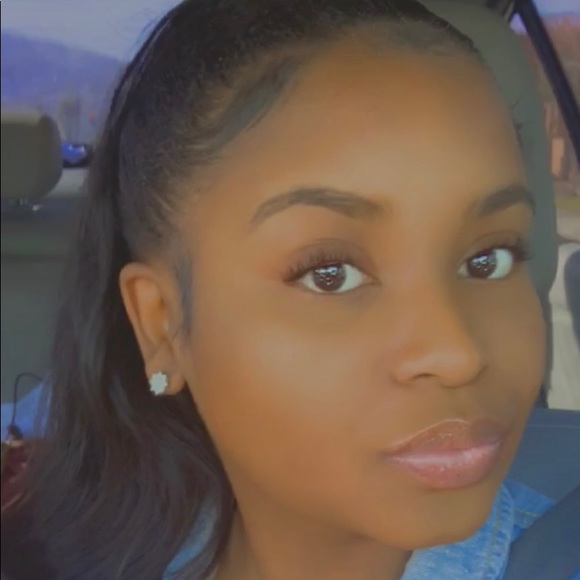 Profile Picture of Harmony Mitchell (@harmonymitch447) on Poshmark