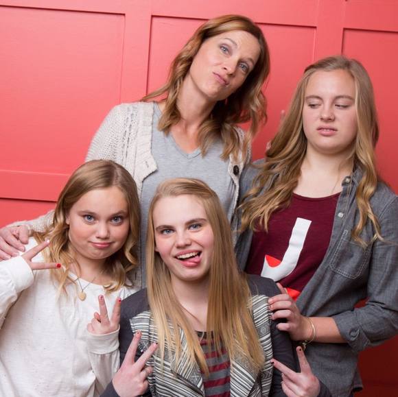 Profile Picture of Melanie Mellenthin (@melmell) on Poshmark