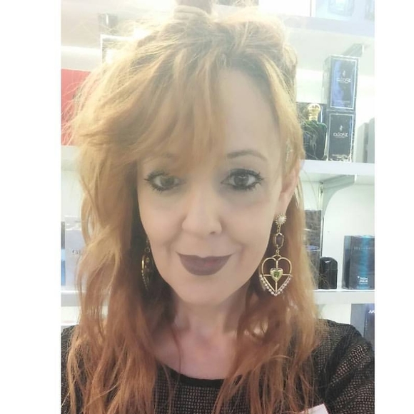 Profile Picture of Simone Marques (@simonemarques) on Poshmark