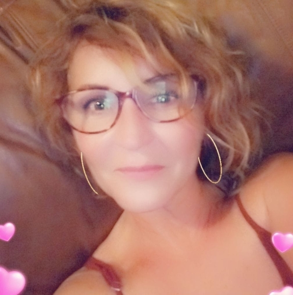 Sonja Hyden - Poshmark Profile Picture of Sonja Hyden (@sonjascolor1) on Poshmark