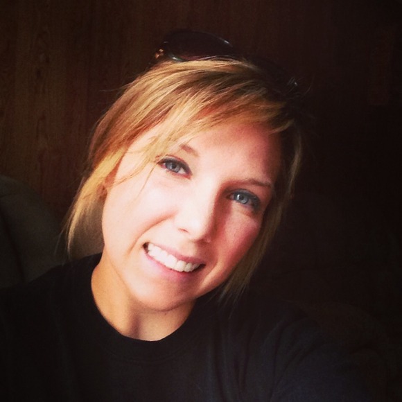 Profile Picture of Courtney Gunnels (@corkii) on Poshmark