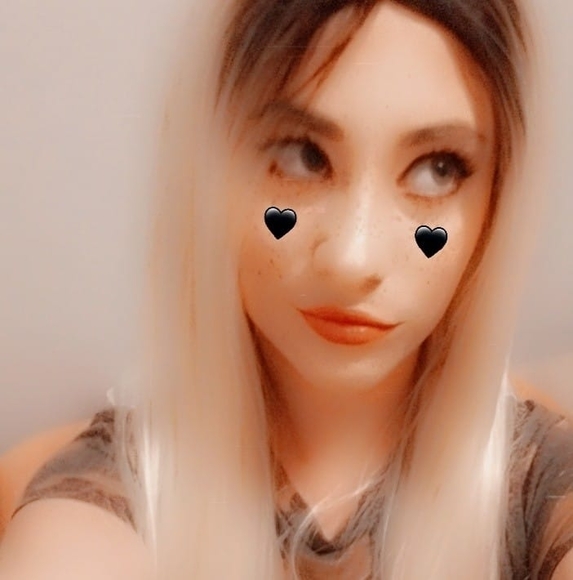 Profile Picture of Angie Schrecengost (@angieschrecengo) on Poshmark