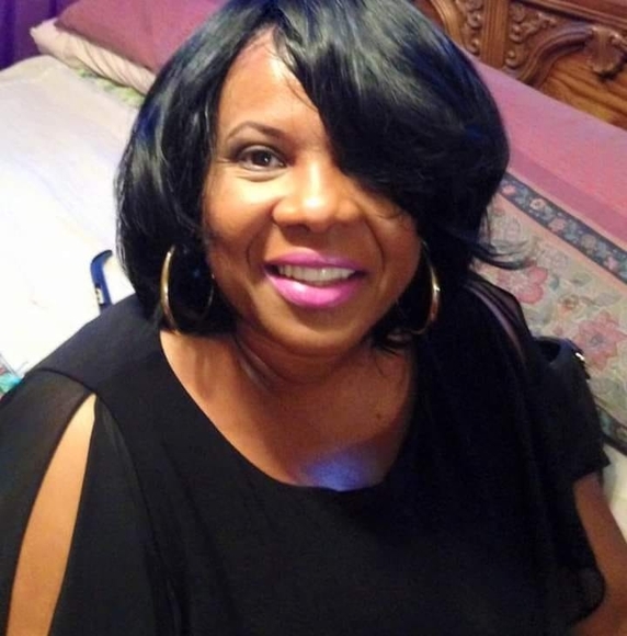 Profile Picture of Catherine Thombs (@catherinethombs) on Poshmark