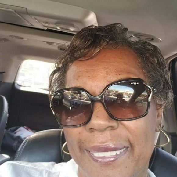 Profile Picture of Evon Bumbray (@evonbumbray) on Poshmark