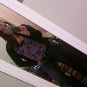 Profile Picture of Liliana Esparza (@lesparza) on Myspace