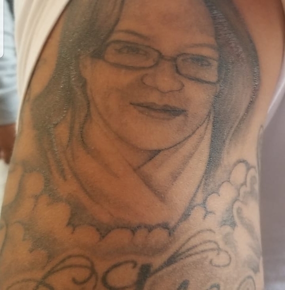 Profile Picture of Betsy Rodriguez (@betsyb911) on Poshmark