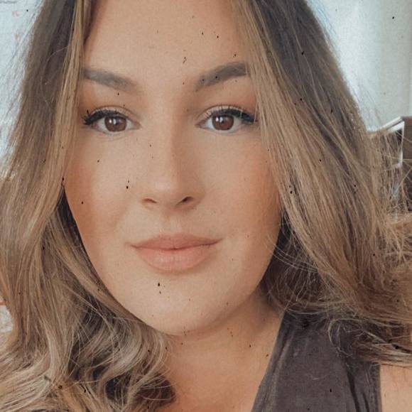 Profile Picture of Elda Alvarez (@ealvarez0402) on Poshmark