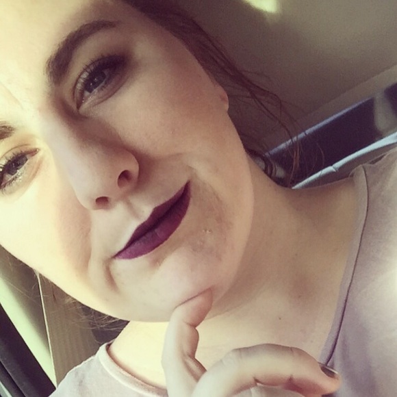 Skylar Ricker - Poshmark Profile Picture of Skylar Ricker (@skylarricker) on Poshmark