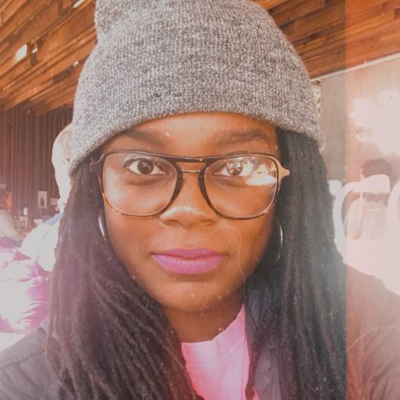 Profile Picture of Ashley Philippsen (@aphilippsen) on Poshmark