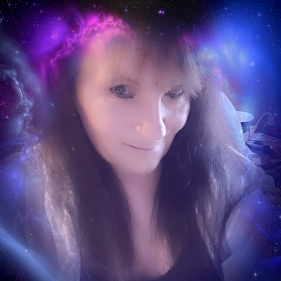 Profile Picture of Cindy Bateman (@cindybateman860) on Poshmark