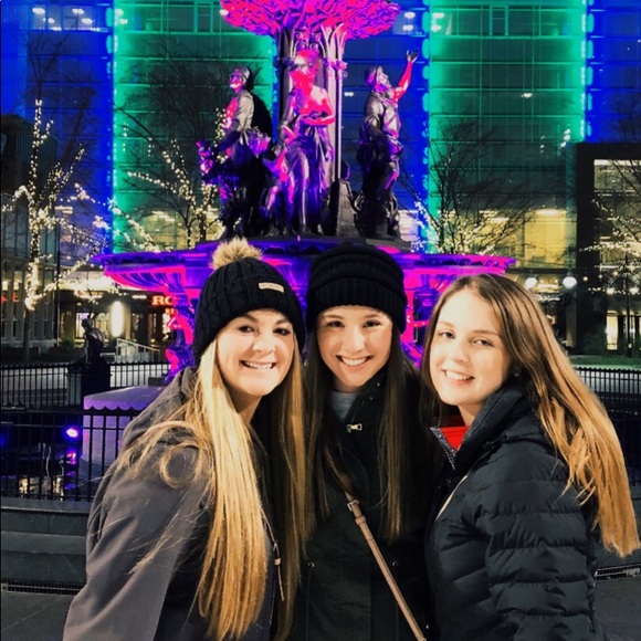 Profile Picture of Elise Slavey (@eliseslavey) on Poshmark