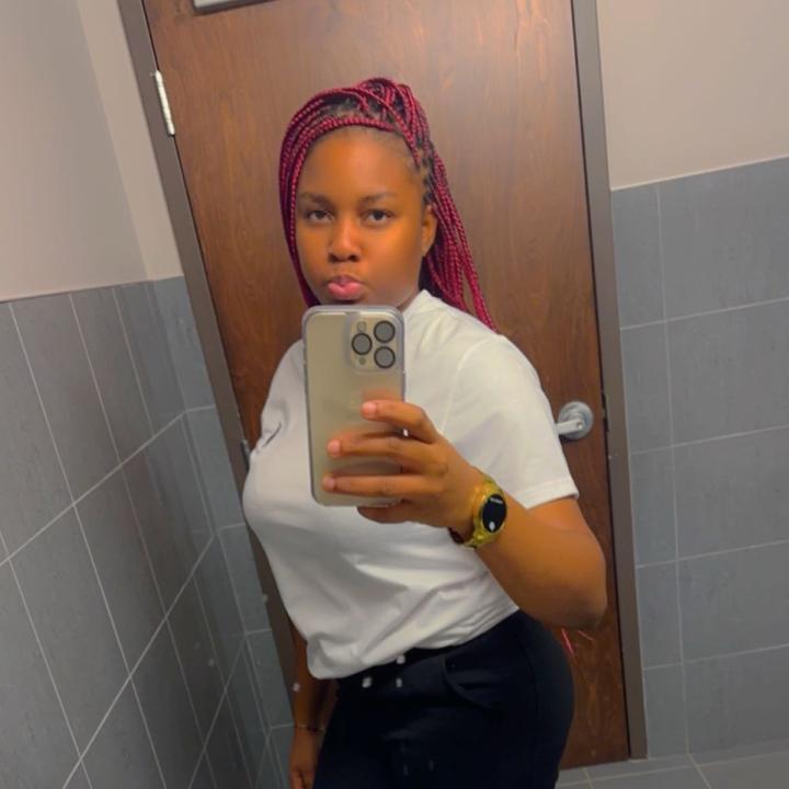 Profile Picture of Julia N (@julia.n.officiel) on Tiktok