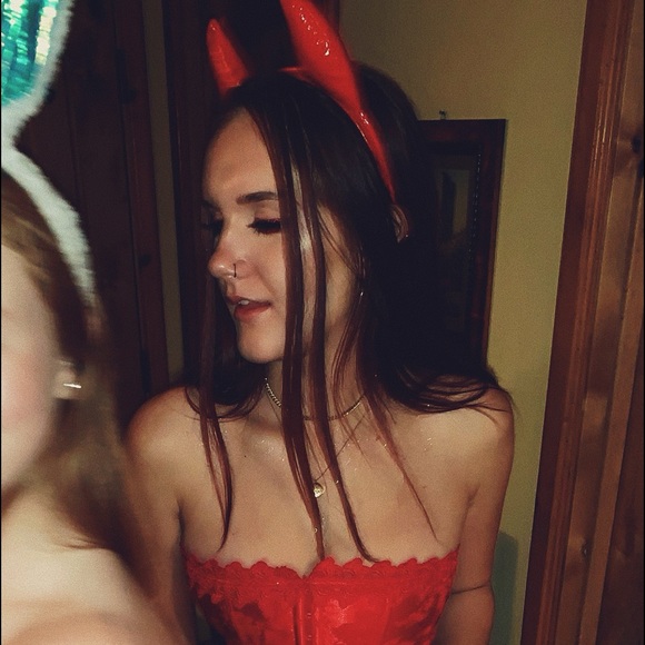Profile Picture of Nikki Lemieux (@nikkilemieuxx) on Poshmark