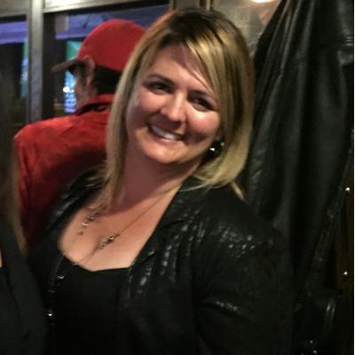 Profile Picture of Nicole McKenzie (@TakingUHome) on Twitter