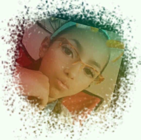 Profile Picture of Isabelle Madera (@isamad2006) on Poshmark