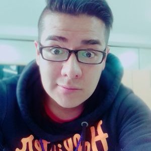 Profile Picture of Alex Fiallos (@revoltosho) on Twitter