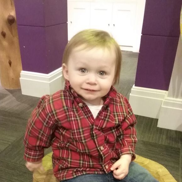 Profile Picture of Kelly Gulley (@forhimicheer) on Poshmark