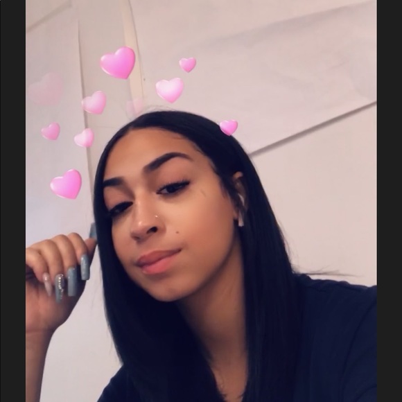 Profile Picture of Alexsa Conton (@alexsaaa14) on Poshmark