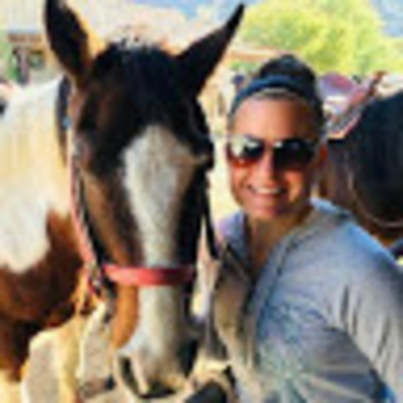 Profile Picture of Ashley Watchman (@ashleywatchman) on Poshmark