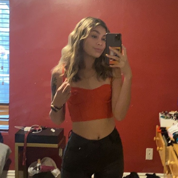 Profile Picture of Jerelyn Fisher (@jerelynfisher) on Poshmark