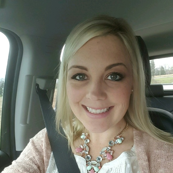 Profile Picture of Christy Linneman (@chk686s) on Poshmark