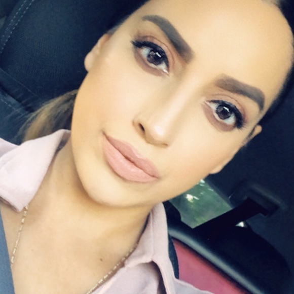 Roxanne Romero - Poshmark Profile Picture of Roxanne Romero (@mila_mama) on Poshmark