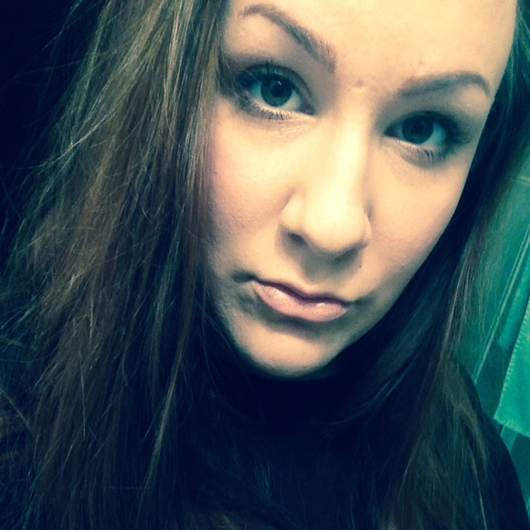 Profile Picture of Jillian Pool (@jillpool) on Poshmark