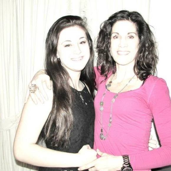 Profile Picture of Maria Kleronomos (@mariakleronomos) on Poshmark